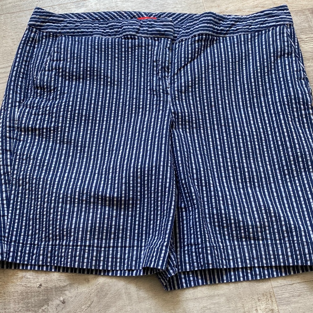 Izod shorts size medium